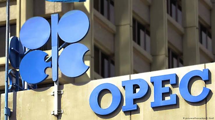 Oil holds near 3-year highs after OPEC+ keep tight control of taps